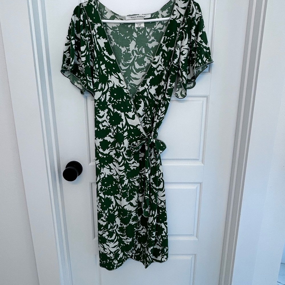 GORGEOUS Max Studio Wrap Dress